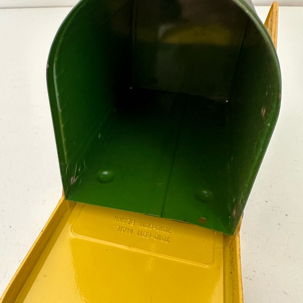 John Deere Metal Mailbox Bank By Ertl Vintage Made In Dyersville Iowa USA - Picture 9 of 11